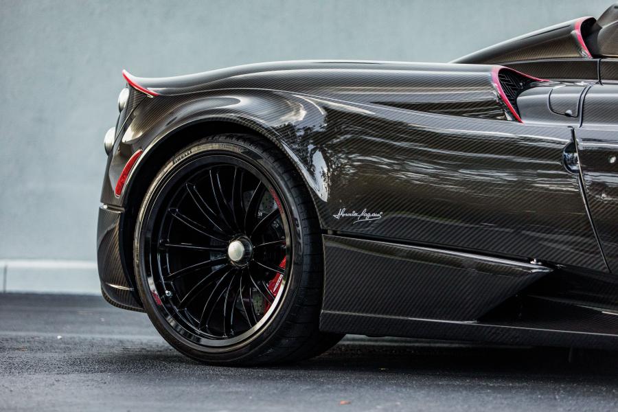 Детали экстерьера Pagani Huayra Roadster (94 of 100) 2017 года  (NA) (фото 35 из 61)